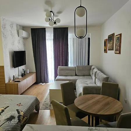 アパート Kutak Centar トレビニエ