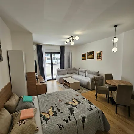 アパート Kutak Centar トレビニエ