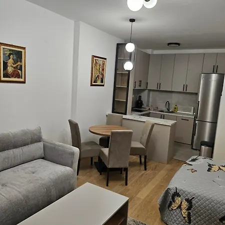 アパート Kutak Centar トレビニエ